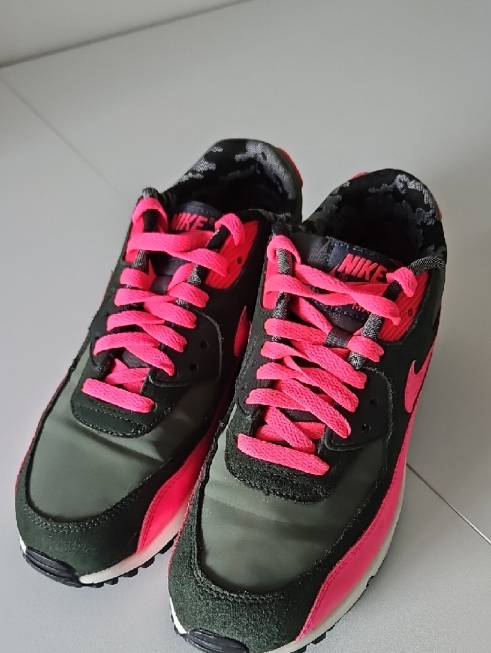Nike Women’s Black & Hot Pink Running Sneakers - Picture 5 of 7